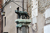 Skulptur „Kapitolinische Wölfin säugt Romulus und Remus“