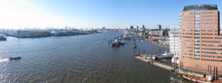 Aussicht auf Hafen und Stadt von der Plaza der Elbphilharmonie