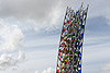 Skulptur Regenbogen am Flughafen