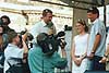 Deutschland Tour 2003, Rundfahrtstart in Dresden, Jan Ullrich mit Evi Sachenbacher auf der Bühne bei der Präsentation am Vortag