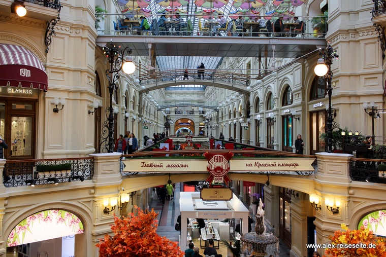 Mittelgalerie des Kaufhaus GUM