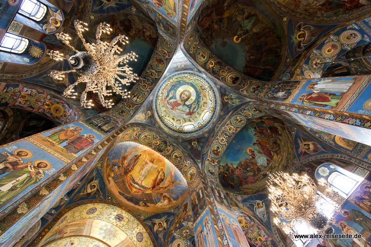 Mosaik im Innenraum und Gewölbe der Blutskirche
